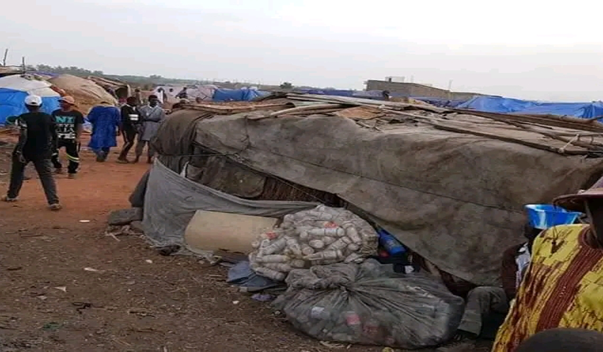  YOROSSO : ALERTE SUR UN DEPLACEMENT MASSIF DE POPULATIONS: DES CENTAINES D’ENFANTS ET DE FEMMES BURKINABE FUYANT LES MENACES DES GROUPES TERRORISTES RALLIENT LA COMMUNE DE BOURA