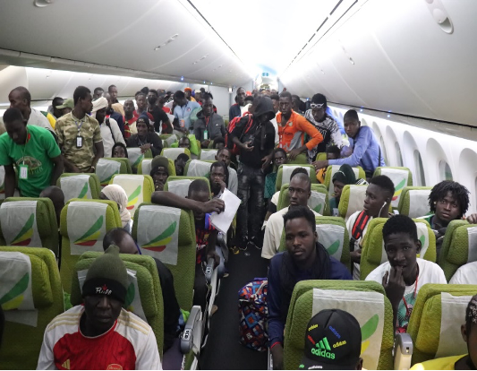  RETOUR VOLONTAIRE DES MIGRANTS EN DETRESSE : 254 RESSORTISSANTS MALIENS EN PROVENANCE DU NIGER ET D’ALGERIE ACCUEILLIS A L’AEROPORT PRESIDENT MODIBO KEÏTA DE SENOU