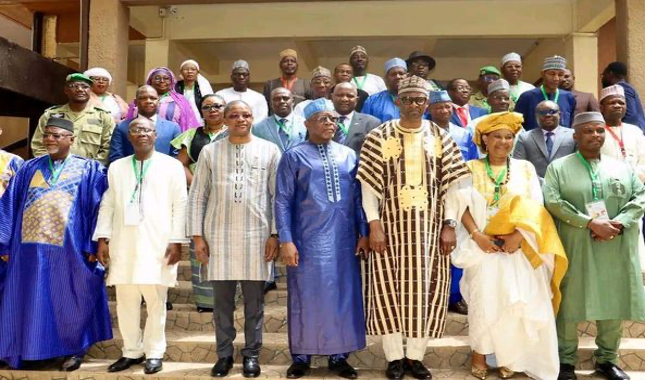  ABDOULAYE DIOP A LA REUNION DES MINISTRES DES AFFAIRES ETRANGERES DE L’AES A NIAMEY : «LA CONFEDERATION DE L’ALLIANCE DES ETATS DU SAHEL EST NÉE »