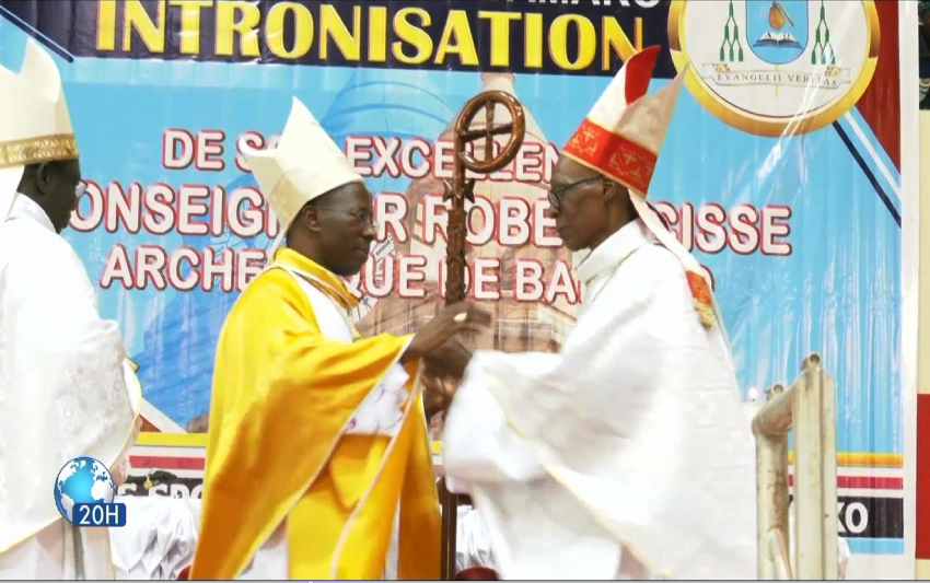  INTRONISATION DU NOUVEL ARCHEVEQUE DE BAMAKO : LE CARDINAL JEAN ZERBO PASSE LE TEMOIN À SON SUCCESSEUR MGR ROBERT CISSE