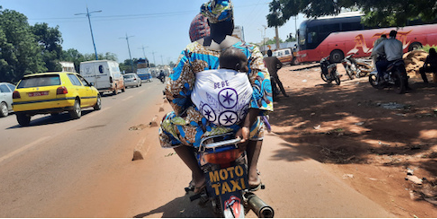  SUPPORT DES FEMMES EN ETAT DE GROSSESSE ET CELLES PORTANT DES BEBES SUR LES ENGINS À 02 ROUES : LE PRESIDENT DE LA DELEGATION SPECIALE DU DISTRICT DE BAMAKO APPELLE LES USAGERS AU RESPECT DES REGLES DE LA CIRCULATION