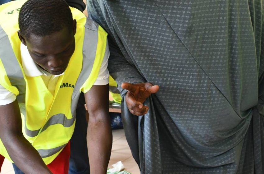 PRÉPARATIFS DU HADJ 2025 : LA PESÉE ET L’ENREGISTREMENT DES BAGAGES DES 2 000 CANDIDATS MALIENS VONT BON TRAIN À LA MAISON DU HADJ