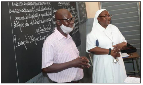  L’ENSEIGNEMENT CATHOLIQUE DANS LA TOURMENTE : UNE PREMIÈRE VAGUE D’ENSEIGNANTS LICENCIÉS FIN JUILLET ET UNE DEUXIÈME VAGUE FIN AOÛT