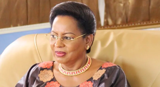 UTILISATION DE FAUX COMPTES DANS LE BUT D’ARNAQUER OU DE SOUTIRER DE L’ARGENT : L’ANCIENNE PREMIÈRE DAME DU MALI, MADAME TOURÉ LOBBO TRAORÉ, PORTE PLAINTE CONTRE X